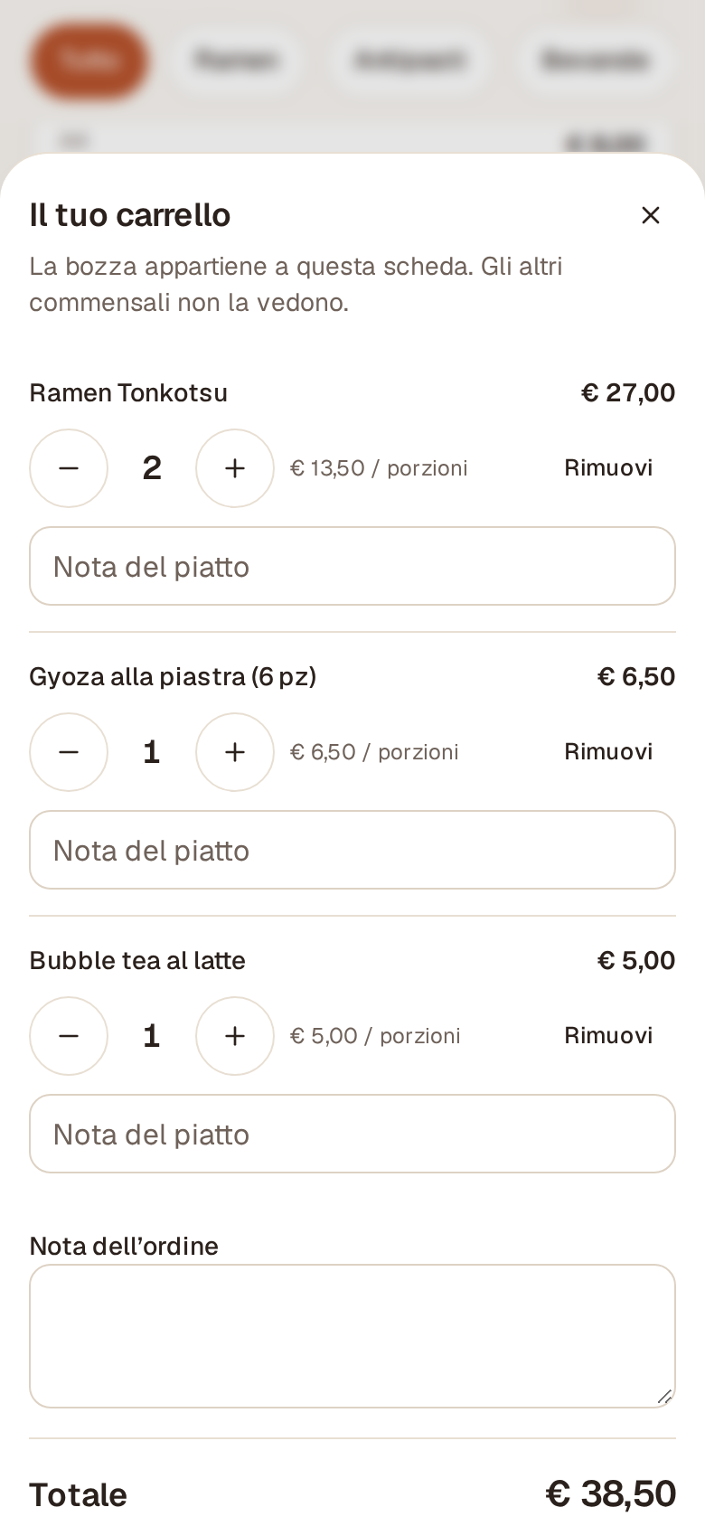 Il carrello aperto: quantità, nota del piatto, nota dell’ordine e totale